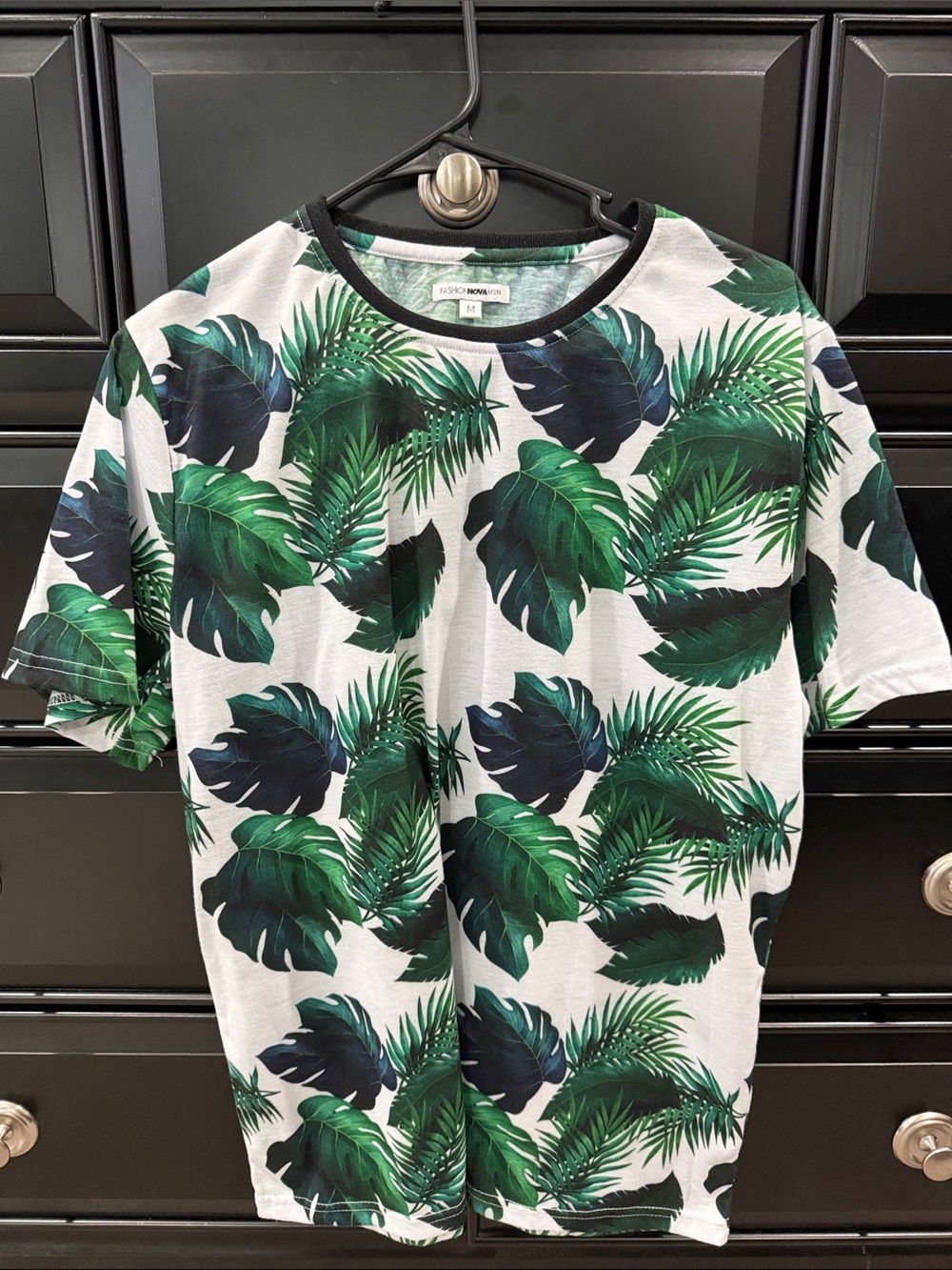 Fashion Nova Men Tropical Leaf Print Tee in Green & White
